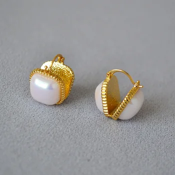 LONDANY utilidad de corea minimalista cuadrada Marbet con incrustaciones de perlas pendientes de latón