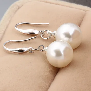 El japonés y el coreano versiones de moda de moda temperamento, redondo shell pendientes de perlas, aretes largos